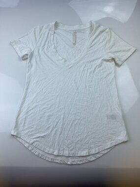 The Group by Babaton White Foundation V-Neck T-Shirt N255-20